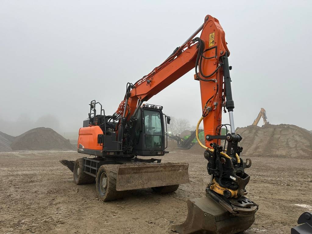 Doosan DX165W
