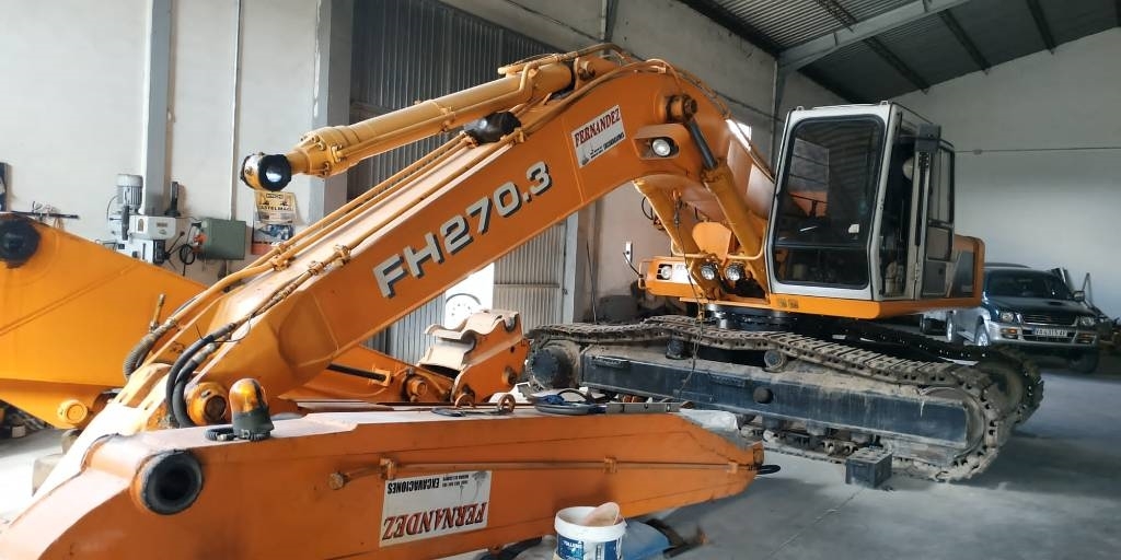 Fiat-Hitachi FH 270-3