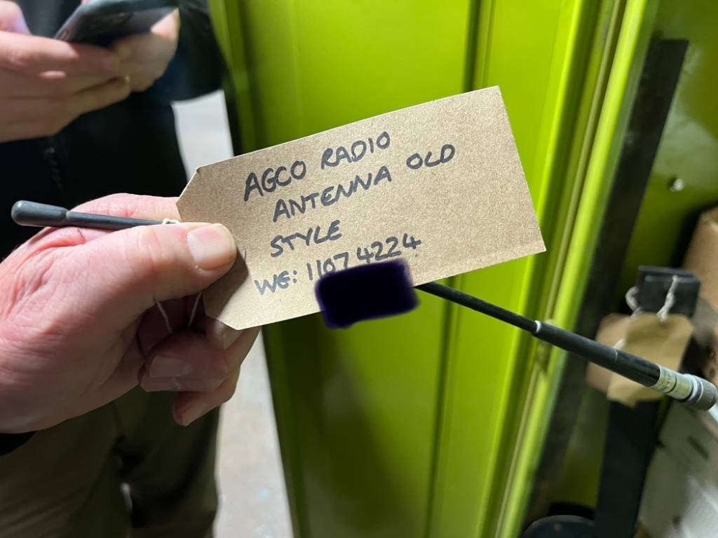 Agco RADIO ANTENNA