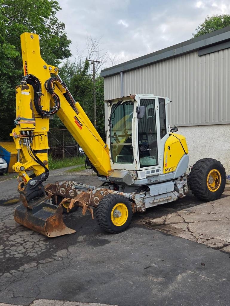 Menzi Muck M220