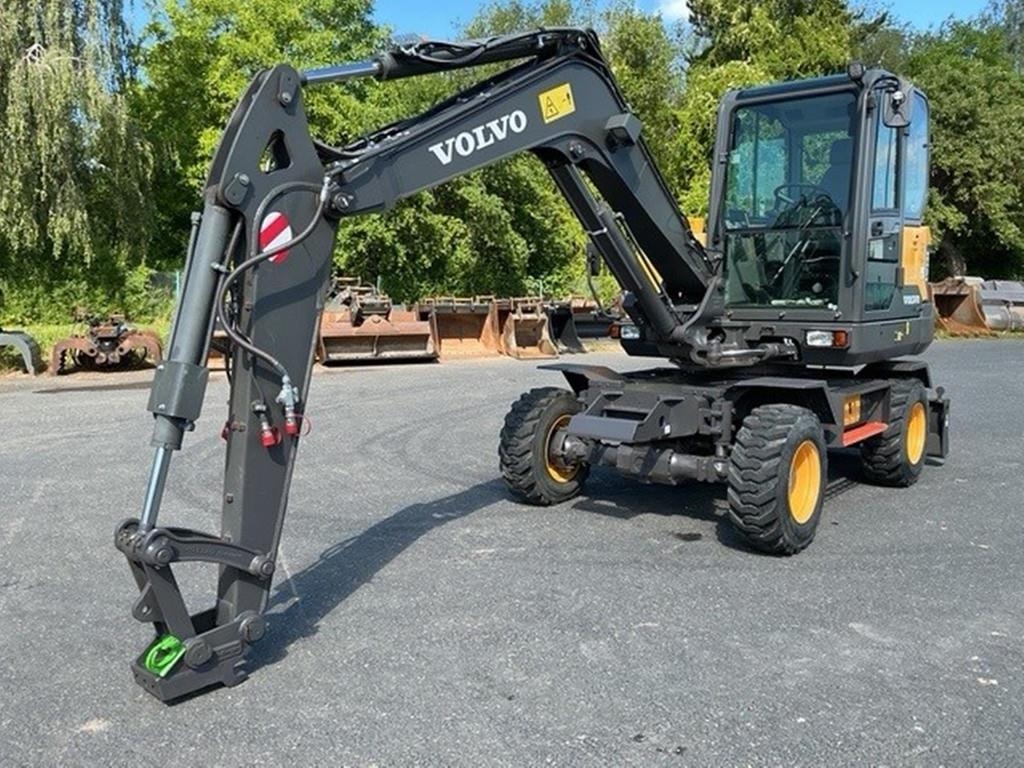 Pelle sur pneus Volvo EW 60 E — occasion 2021, 922 h