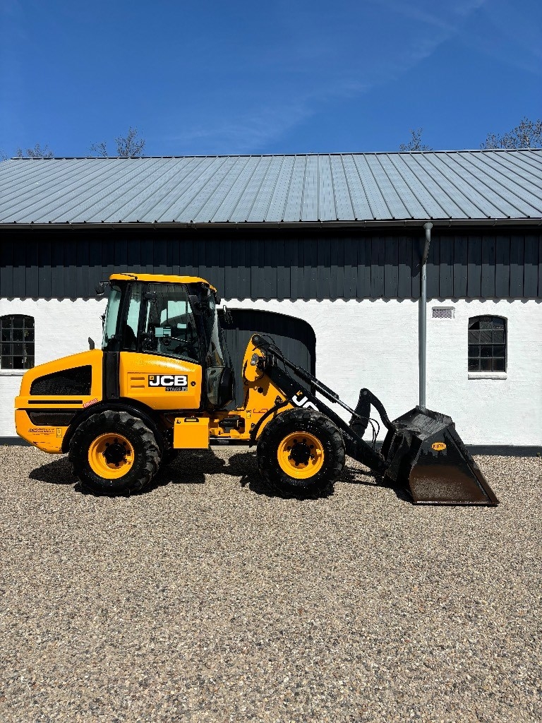 JCB 407