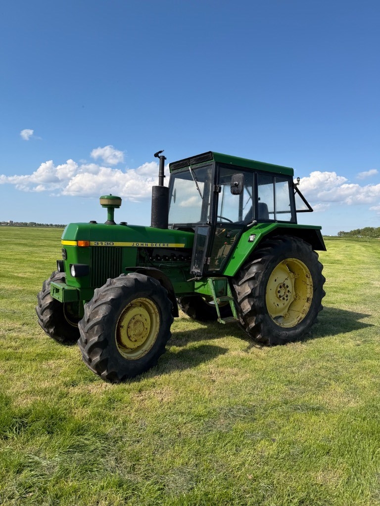John Deere 3130