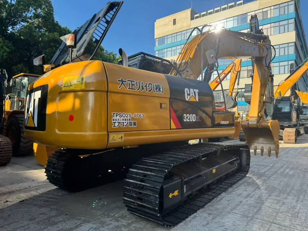 CAT 320D2L
