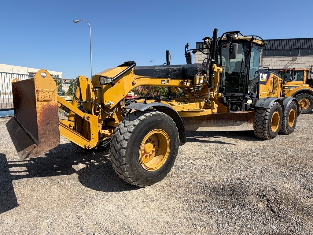 CAT 120 M
