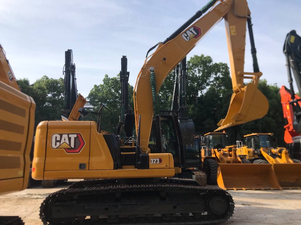 CAT 323