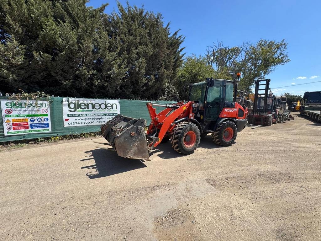 Kubota R 090