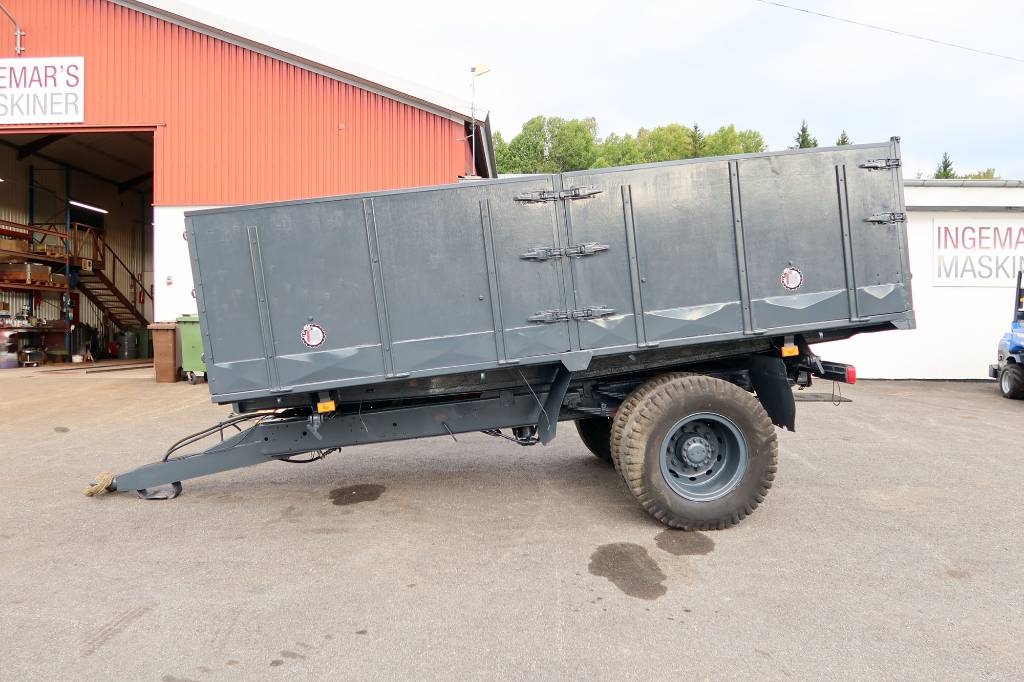 Tippvagn med stålbotten och trälämmar