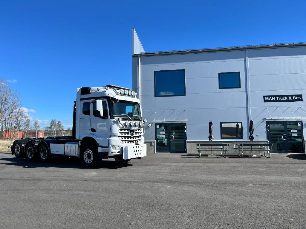 Mercedes-Benz Arocs 8x4-4 Plogbil