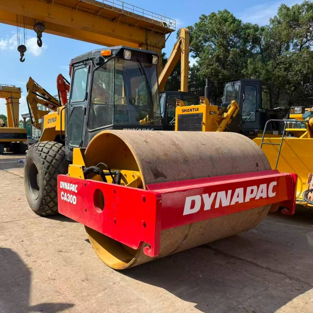 Rouleau monocylindre Dynapac CA 30 D — occasion 2024, 800 h