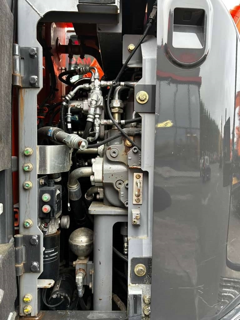 Hitachi ZX 225 US LC-5 /MYYTY , SOLD kuva 15