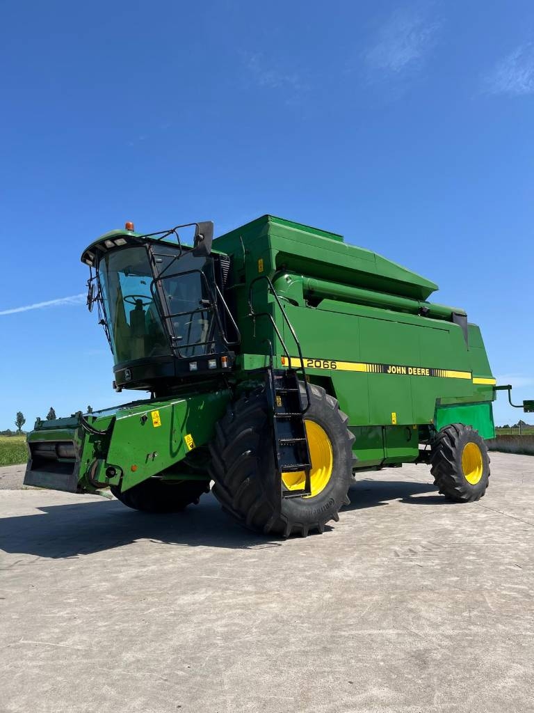 John Deere 2066
