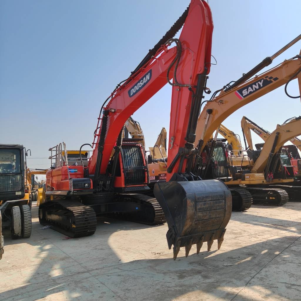 Pelle sur chenilles Doosan DX300LC-9C — occasion 2024, 480 h