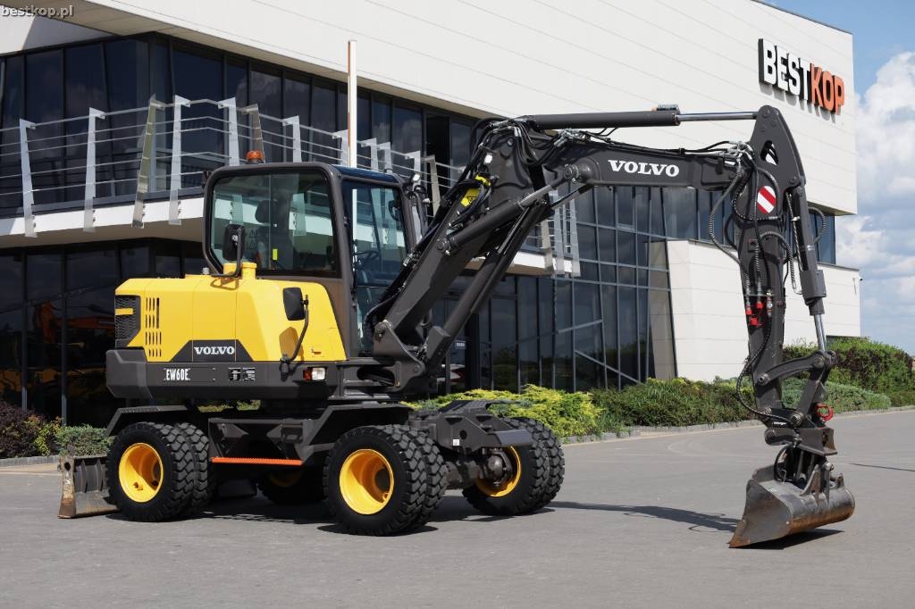 Pelle sur pneus Volvo EW 60 E — occasion 2022, 1 510 h