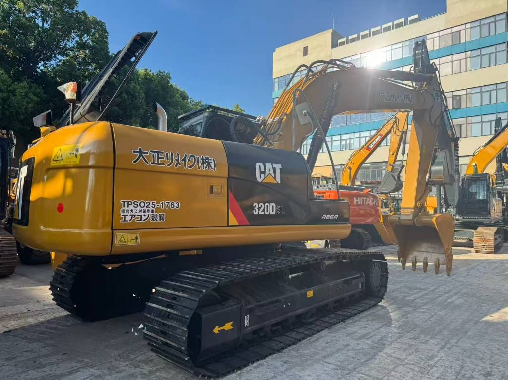 Pelle sur chenilles Caterpillar 320D2L — occasion 2024, 520 h