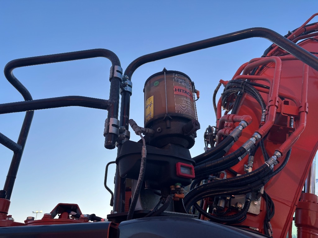 هيتاشي ZX 135 US-7 / آلة تجريبية، أعلى المعدات، المرحلة الخامسة kuva 9