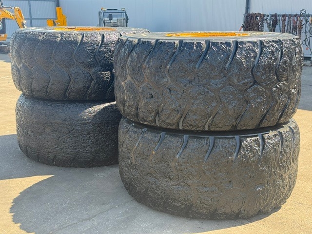 Volvo L 220 F USED WHEEL COMPLET 29.5-25