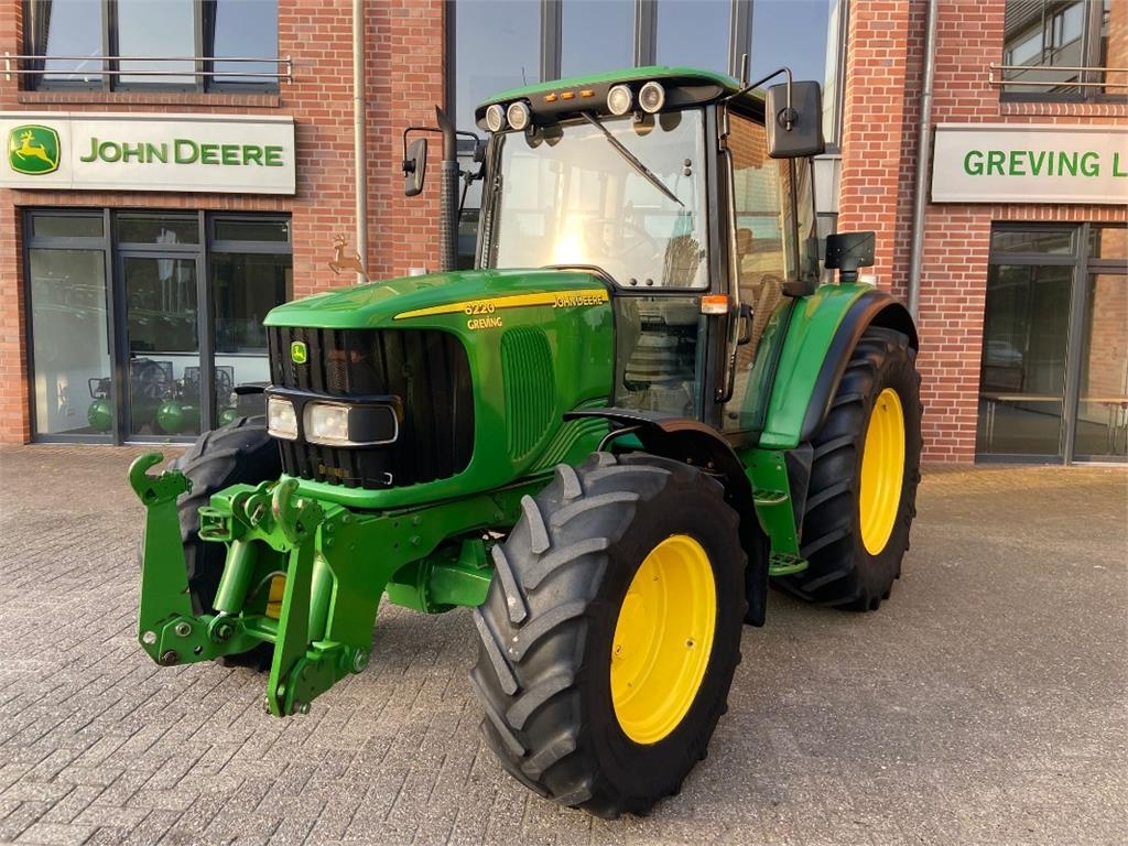 John Deere 6220