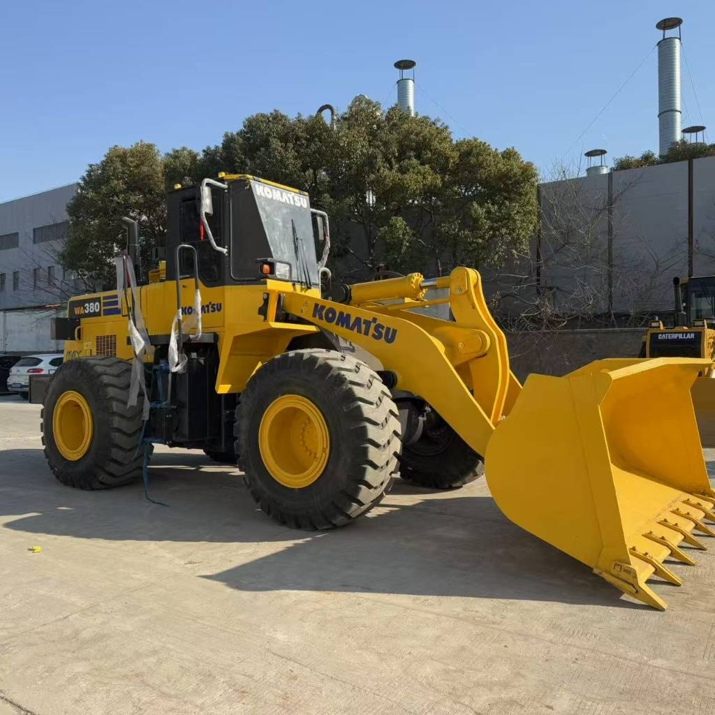 Chargeuse sur pneus Komatsu WA380 — occasion 2023, 1 000 h