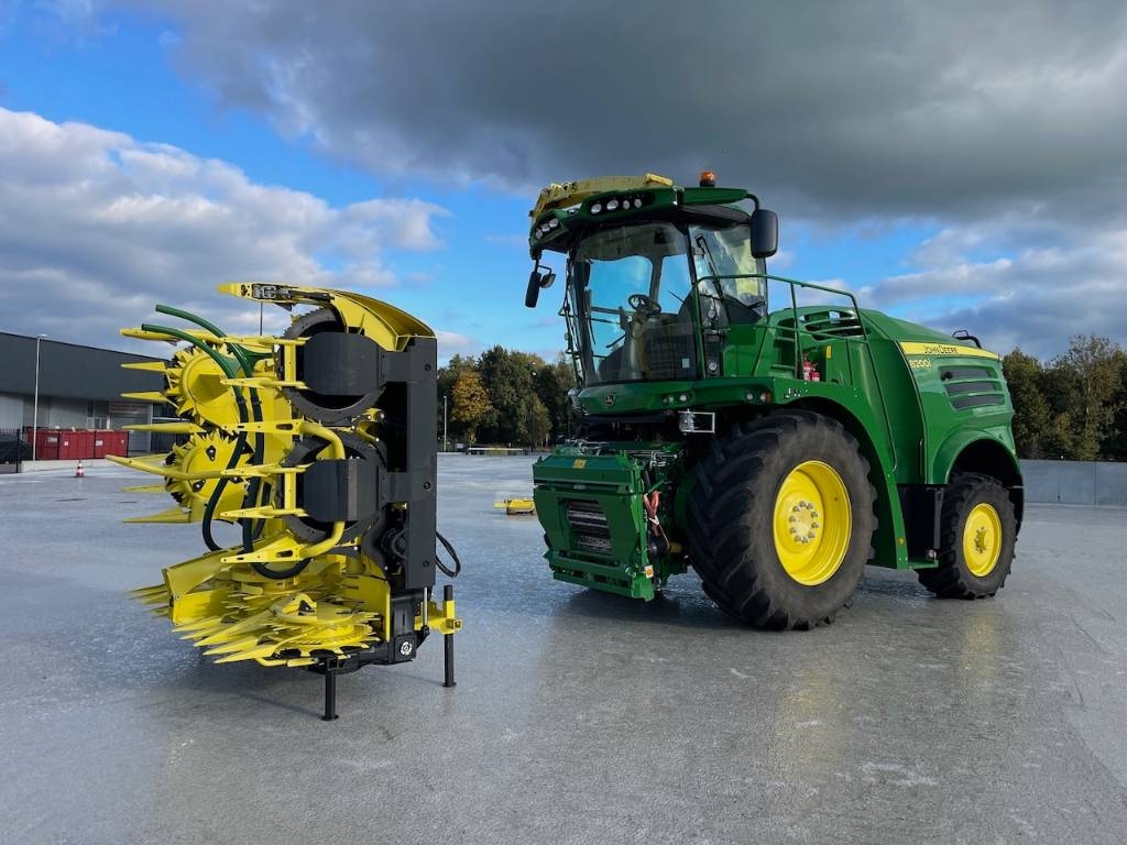 John Deere 8200 140 hours!!! Ex demo