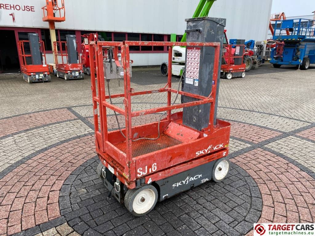 SkyJack SJ16 Electric Vertical Mast Work Lift 675cm