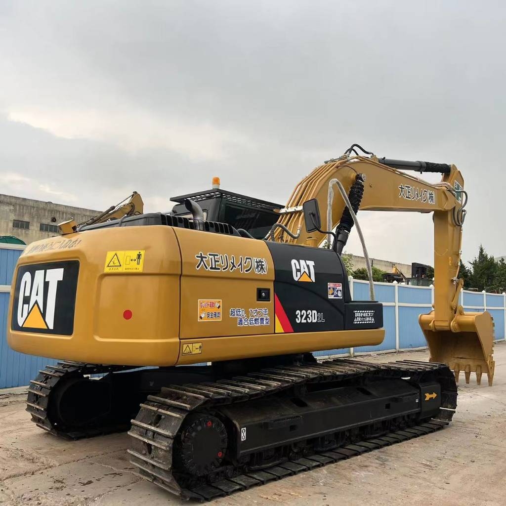 Pelle sur chenilles Caterpillar 323D2L — occasion 2023, 900 h