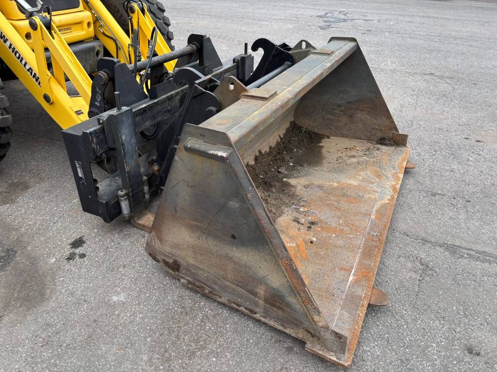 New Holland LB 115 B-4 PS/ Tilter, 2 buckets, Hyd tines kuva 4