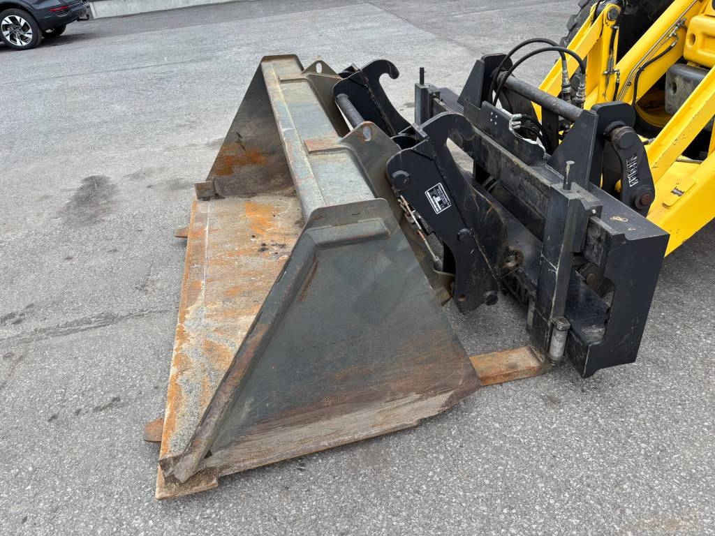 New Holland LB 115 B-4 PS/ Tilter, 2 buckets, Hyd tines kuva 3