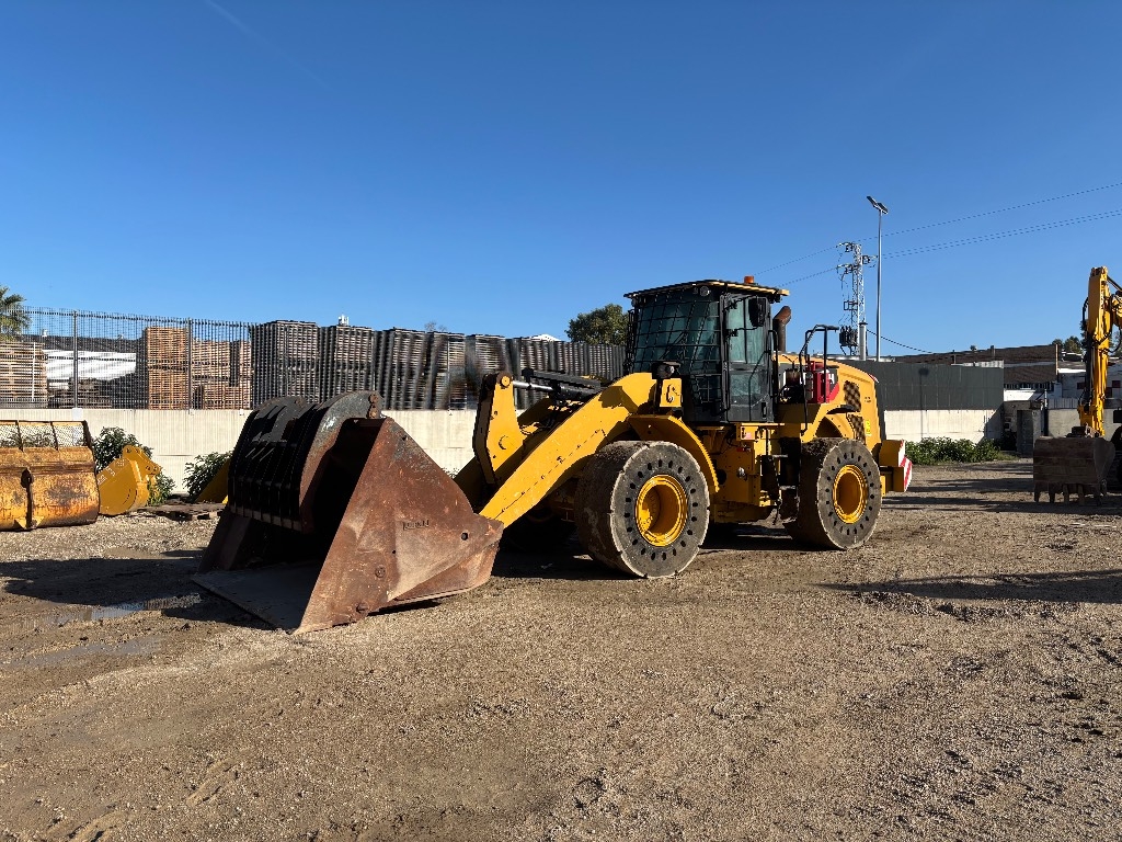 CAT 950M