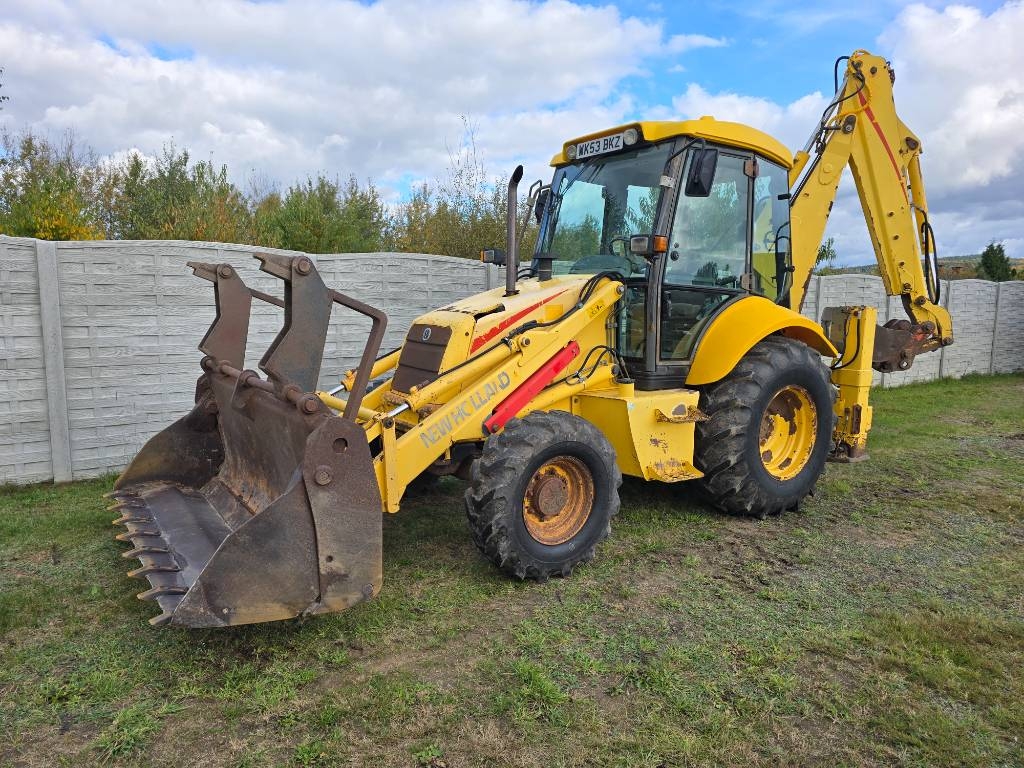 Tractopelle New Holland LB 110 — occasion 2003, 9 260 h