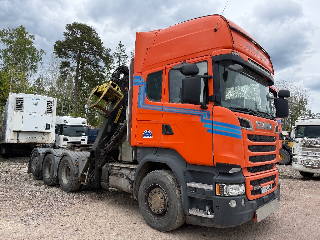 Scania R520LB8X4*4HSA Dragbil med timmerkran