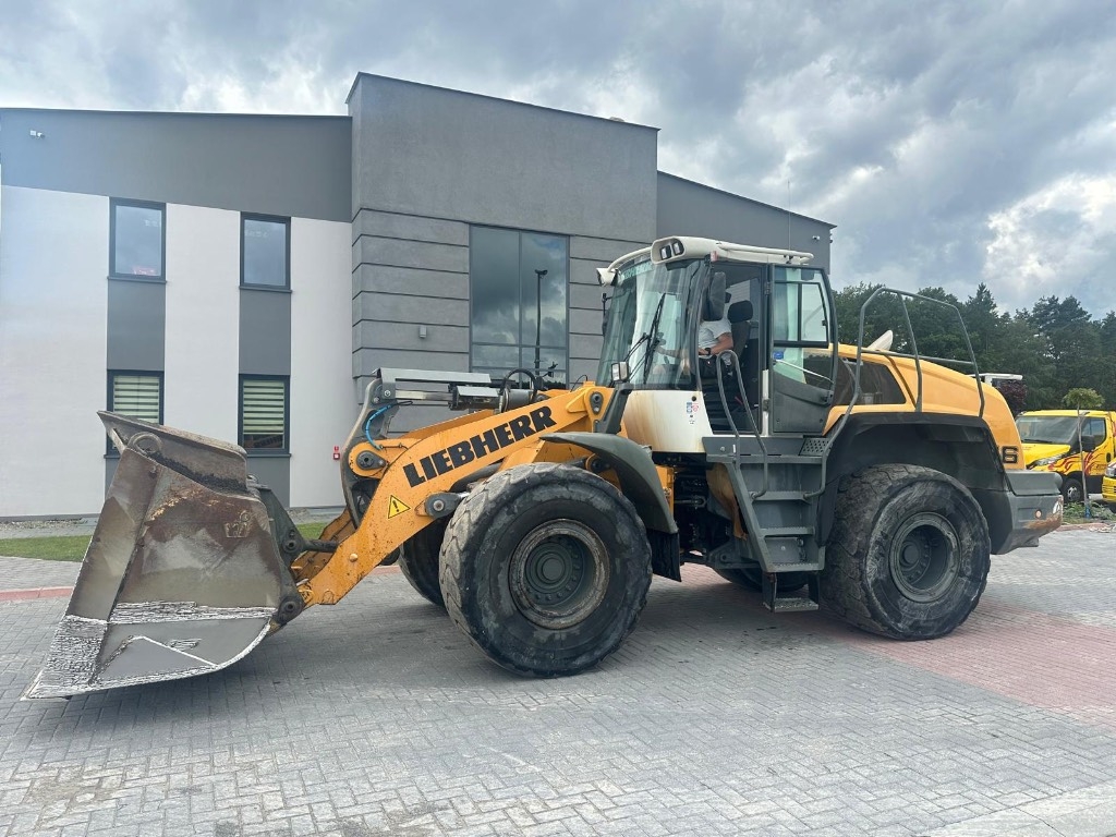 Chargeuse sur pneus Liebherr L 556 — occasion 2015, 15 212 h