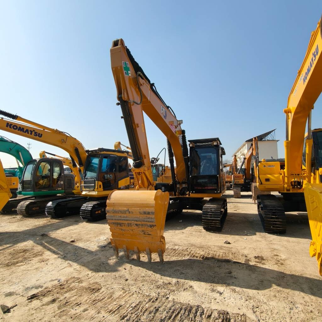 Pelle sur chenilles Caterpillar 312D — occasion 2024, 500 h