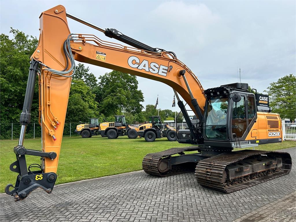 Pelle sur chenilles Case Construction CX250E — occasion 2023, 2 317 h