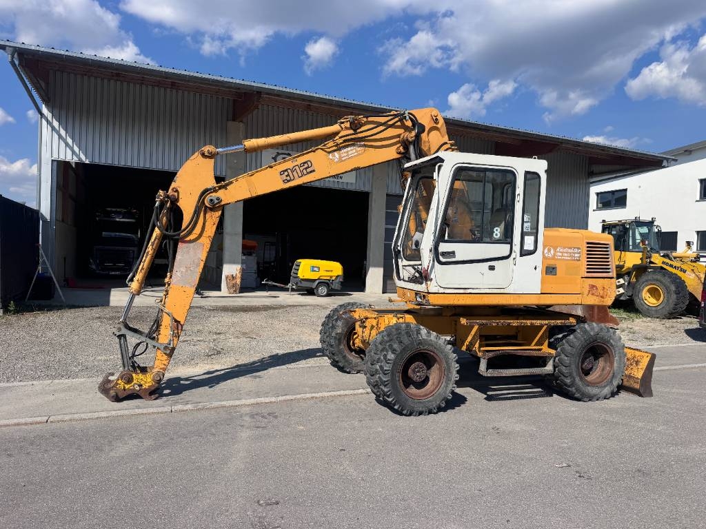 Pelle sur pneus Liebherr A 312 — occasion 1994, 14 980 h