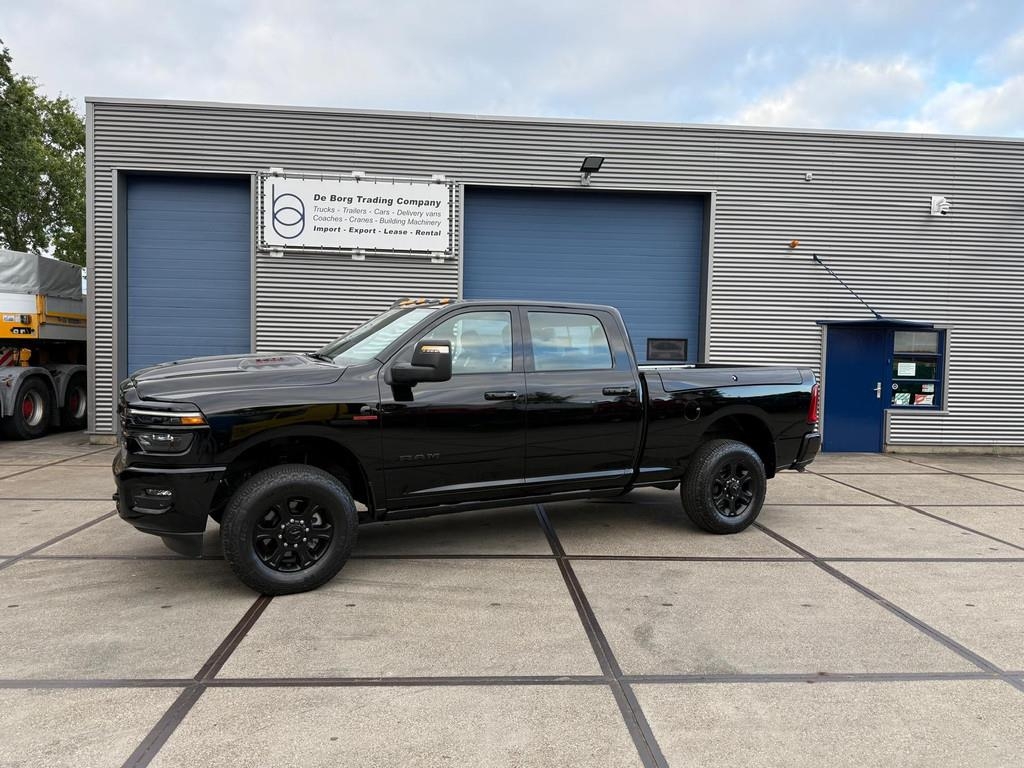 Dodge Ram Pick Up 3500 Laramie Night Edition