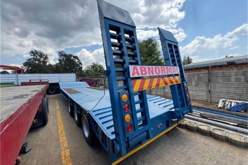 Paramount TRI AXLE STEP DECK