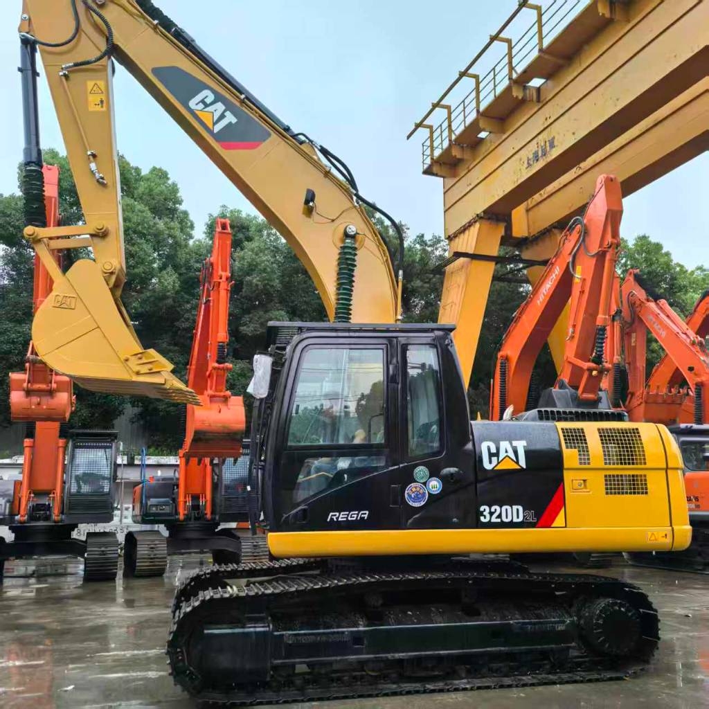 CAT 320D2