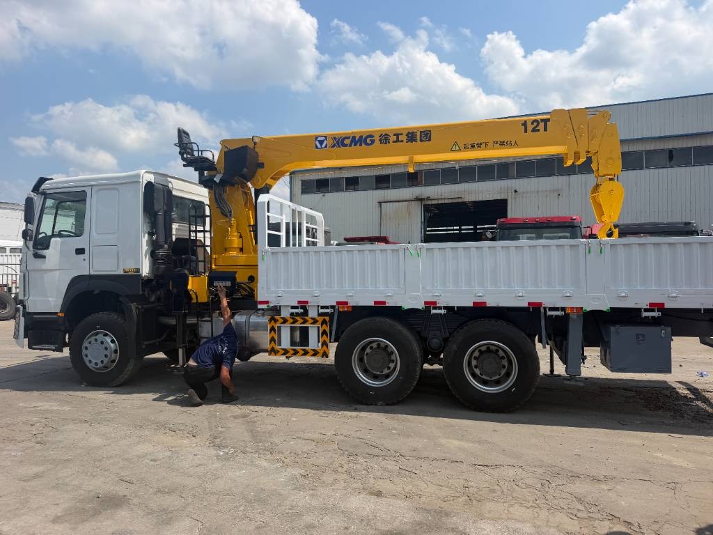 XCMG 12T Straight Boom Truck Crane