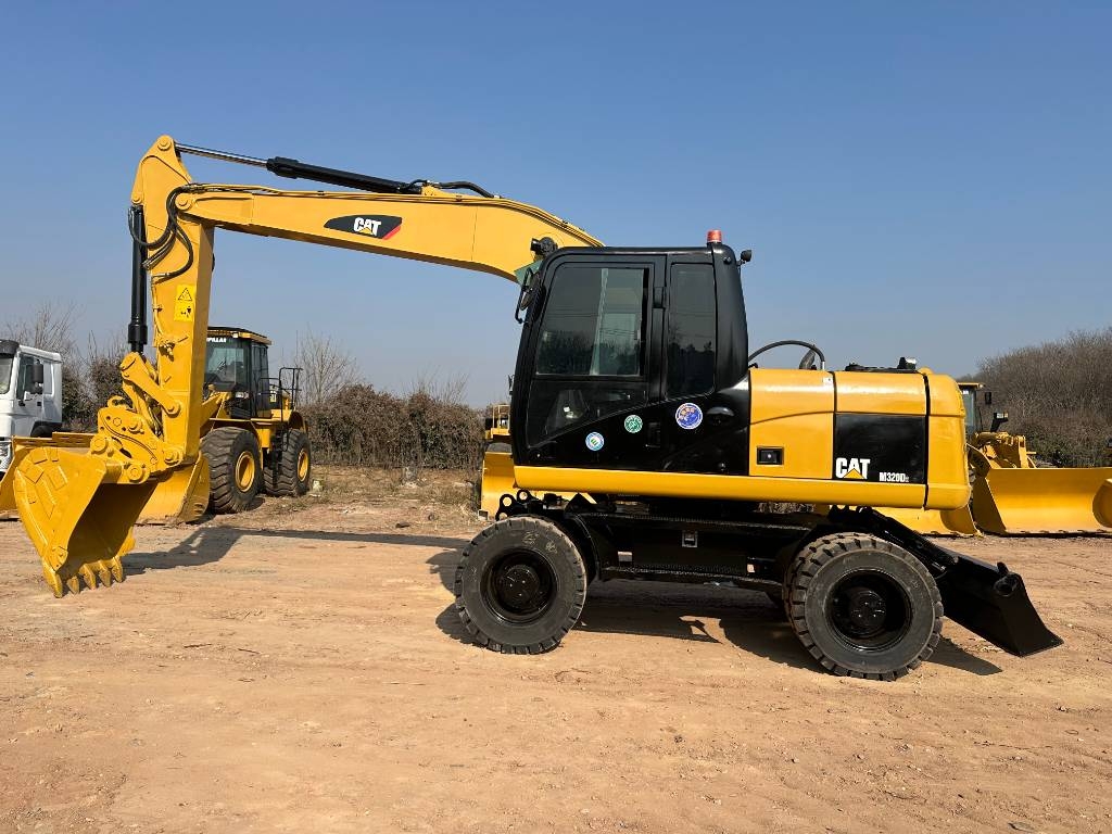 CAT M320D