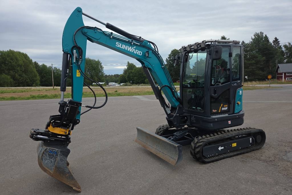 Sunward SWE 35UF Minigrävare med tiltrotator och grip