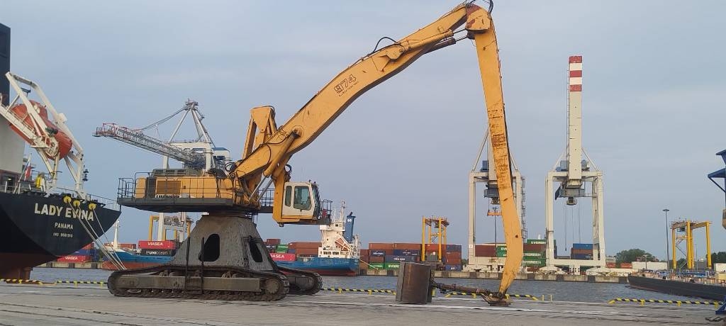 Liebherr 974