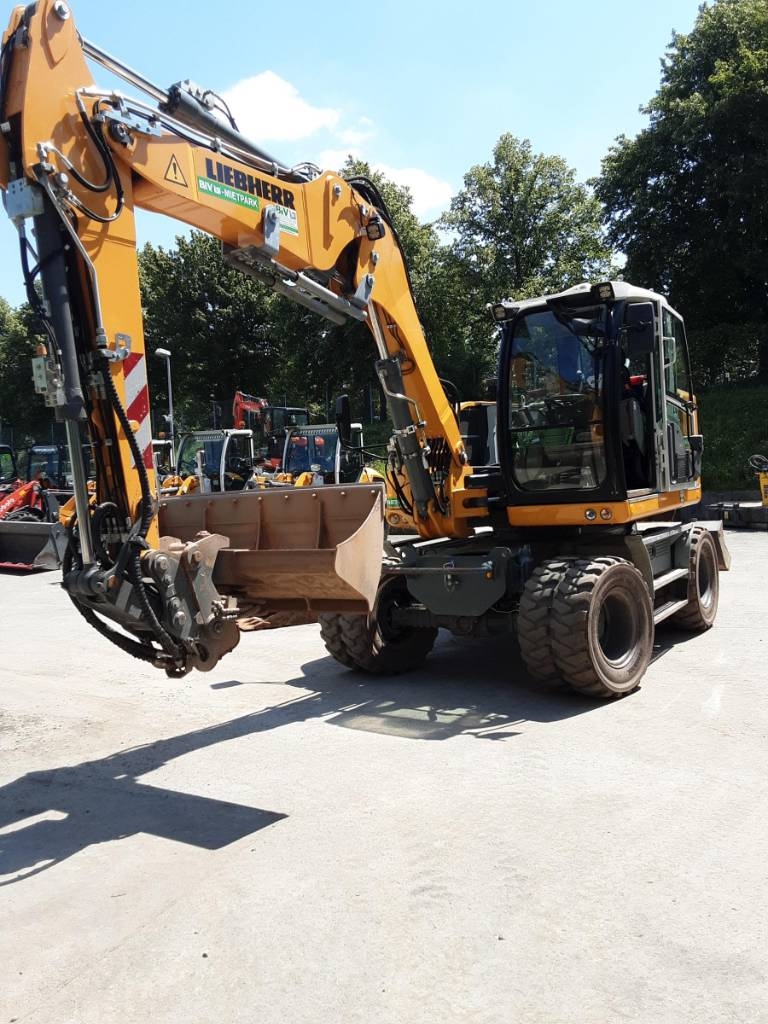 Pelle sur pneus Liebherr A 912 Compact Litronic — occasion 2022, 1 800 h