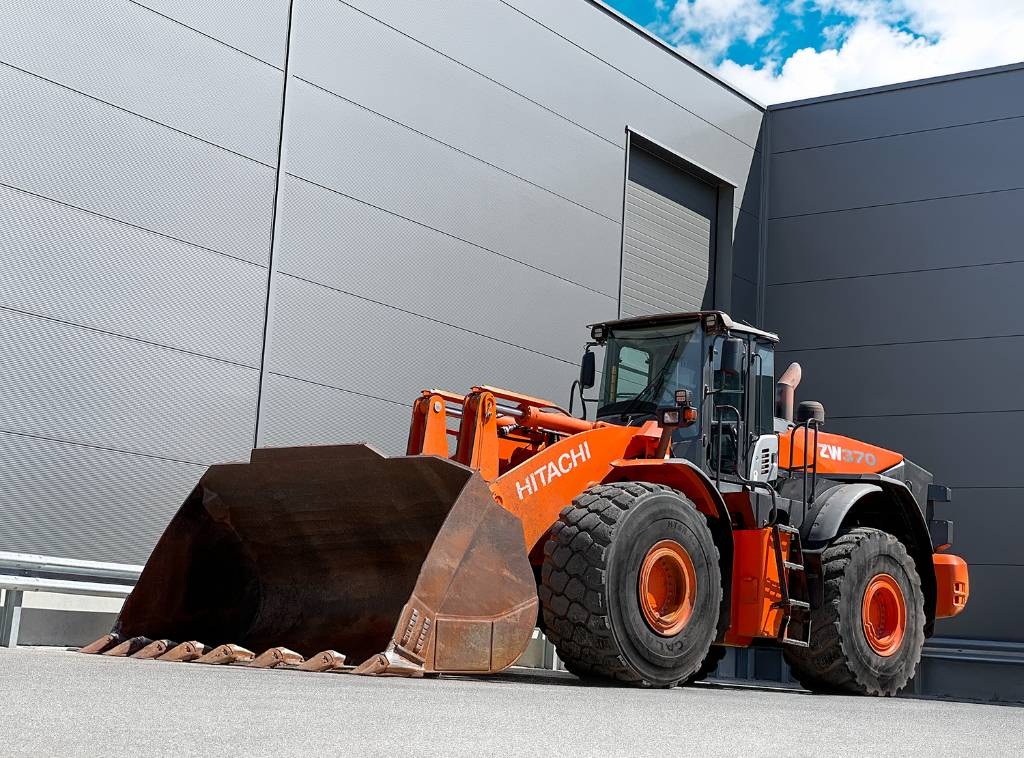 Hitachi ZW370-5B