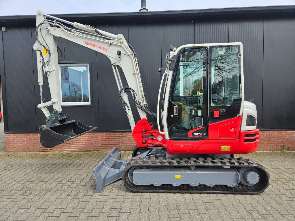 Takeuchi TB250-2 stage V
