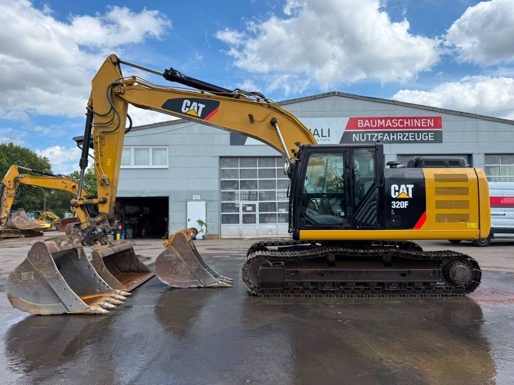 CAT 320 FL // BJ. 2017 / 13256H/Klima/SW/3 Löffel