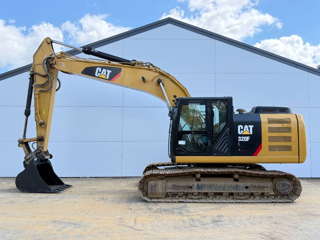CAT 320FL - New Bucket / Hammer Lines / Camera