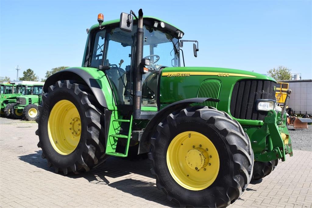 John Deere 6820