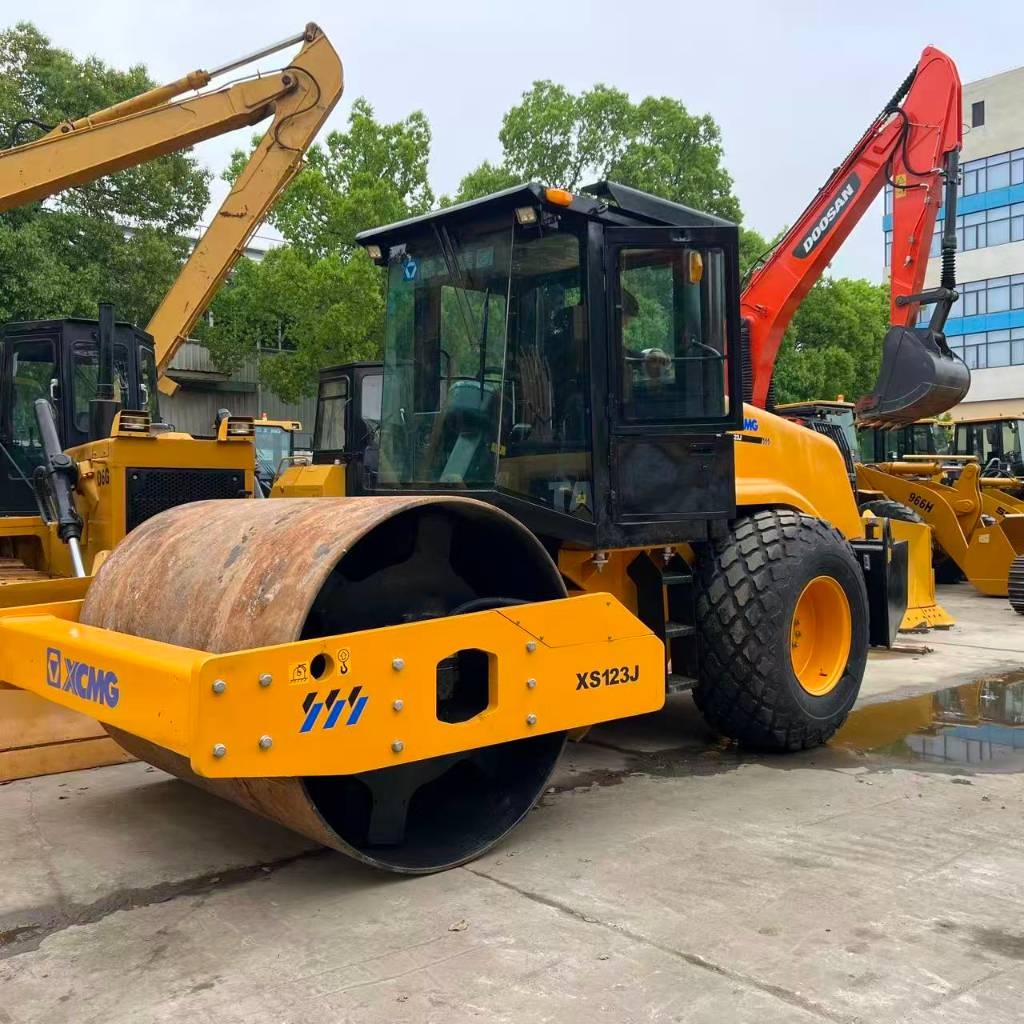 Rouleau monocylindre XCMG XS123J — occasion 2024, 1 000 h