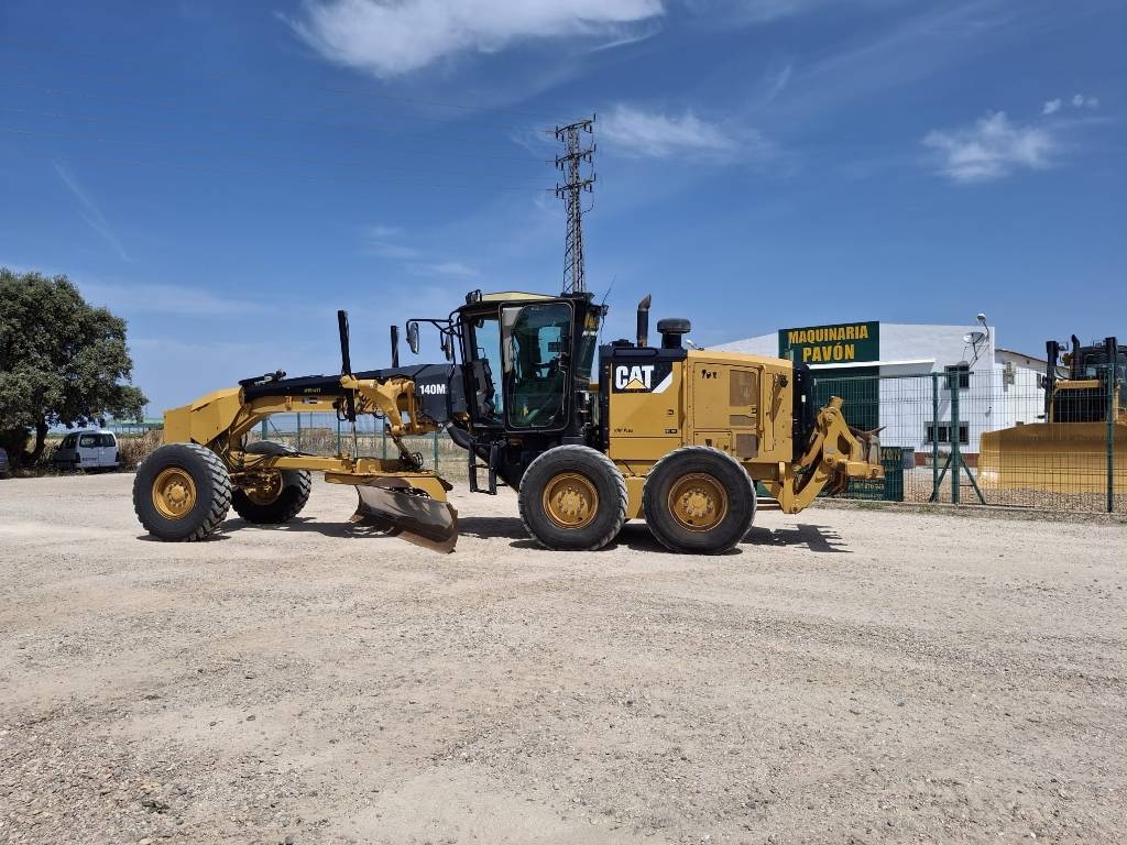 CAT 140 M 2